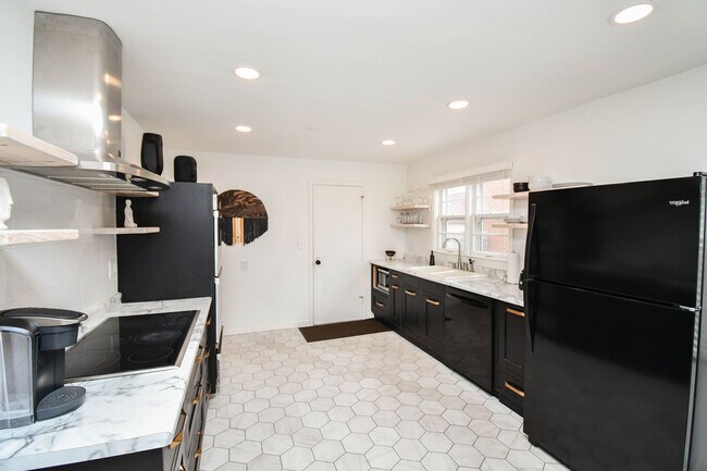 Photo - Stylish Furnished Duplex with Modern Finis...