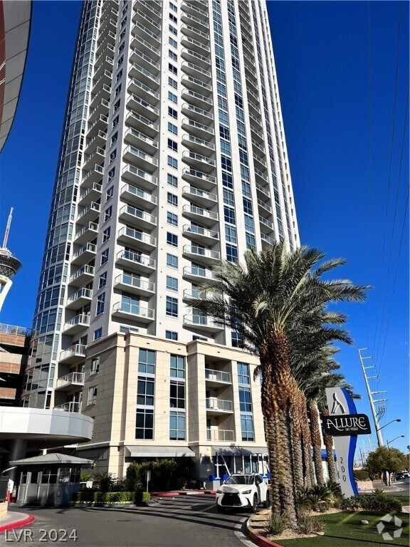 Building Photo - 200 W Sahara Ave Unit 811 Rental