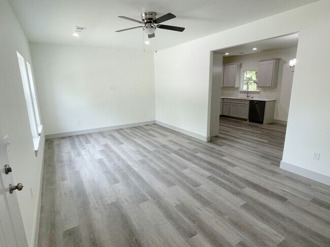 Photo - Brand new/close to hospital and college/Mi...