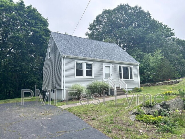 Building Photo - 55 Hedge Ave Rental