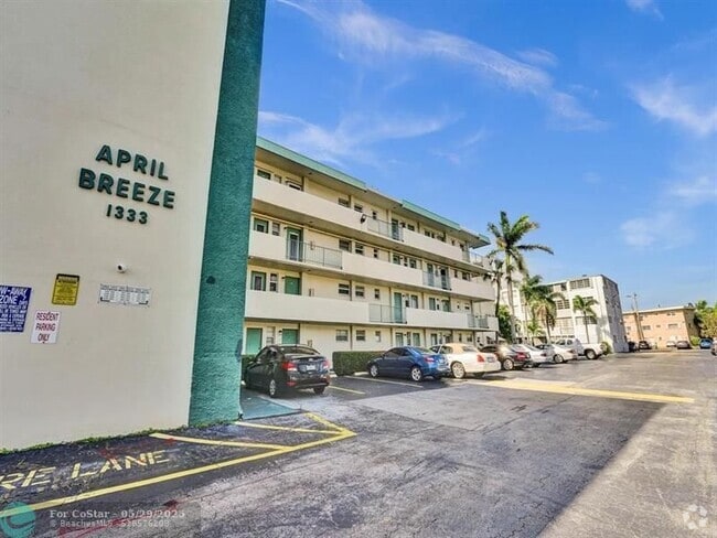 Building Photo - 1333 E Hallandale Beach Blvd Unit 113 Rental