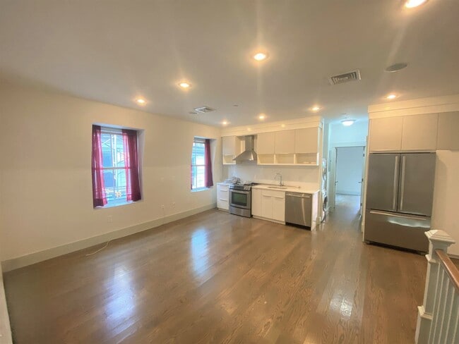 Photo - 11 Boardman St Unit 2
