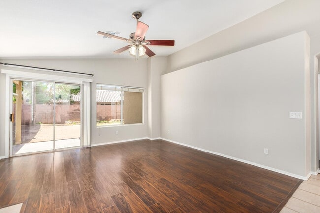Photo - 139 W Oxford Ln