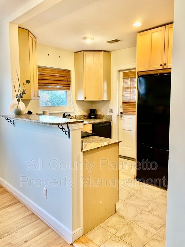 Building Photo - 213 Gordon St Unit B