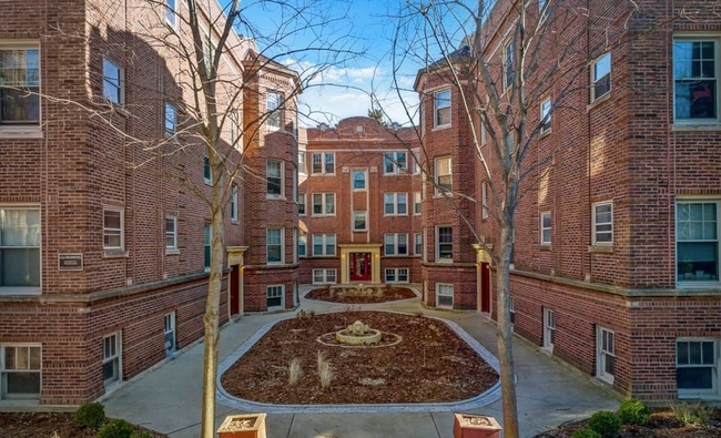 Building Photo - 3817 N Lawndale Ave Unit #  03E