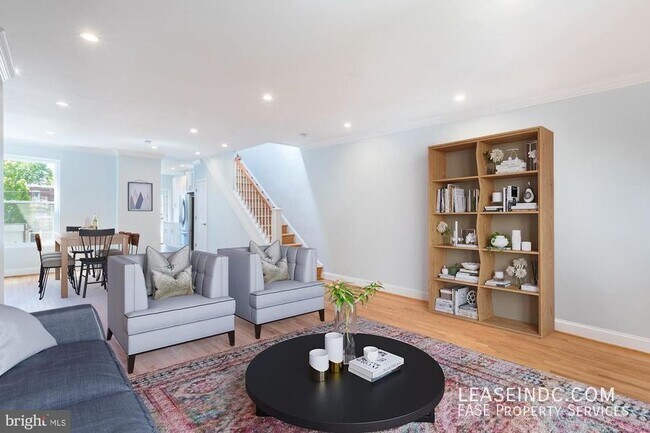 Photo - 624 Irving St NW