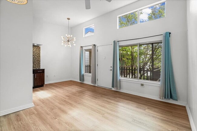 Photo - 2200 Dickson Dr Unit 227