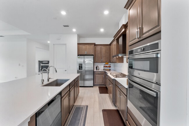 Photo - 19036 Broad Shore Walk