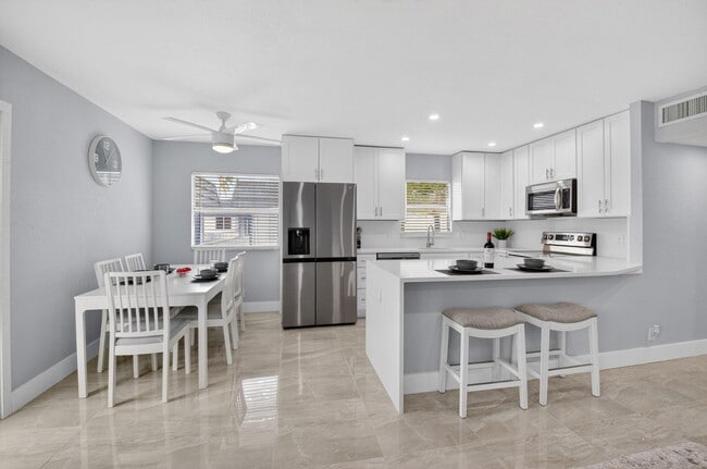 Building Photo - 321 Saxony Trail Unit G