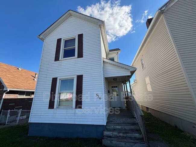 Photo - 526 Brandt St