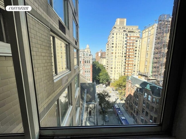 Photo - 2373 Broadway