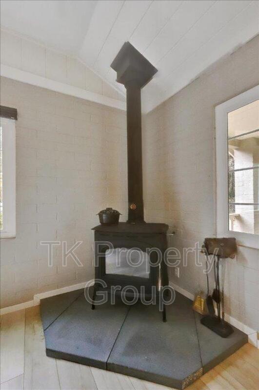 Photo - 301 Woodpecker Lane