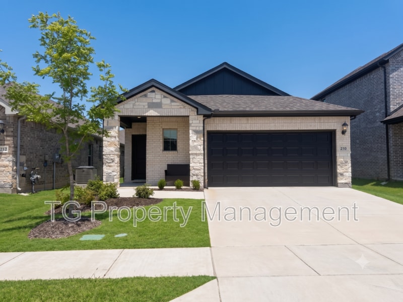 Photo - 210 Berkshire Dr