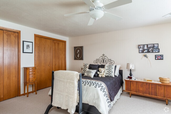 1 BR, 1 BA - 893SF - Charleston Pointe