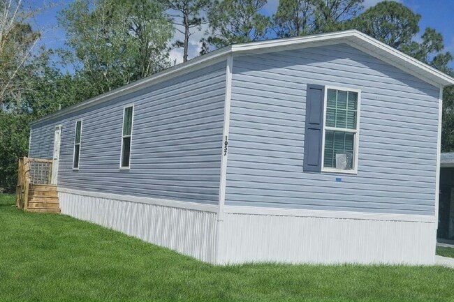 Building Photo - 1057 Myakka Dr