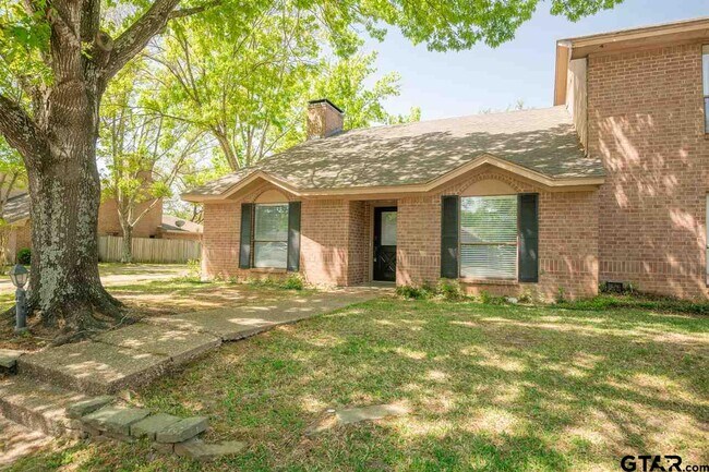 Photo - 5831 Hollytree Dr