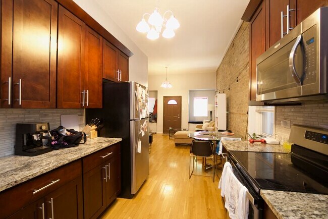 Photo - 1252 N Greenview Ave Unit 2