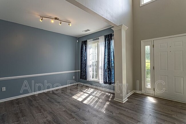 Photo - 504 Collingsworth Ln