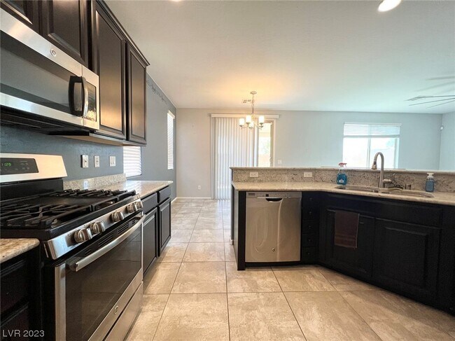 Photo - 930 Safe Sapphire Way