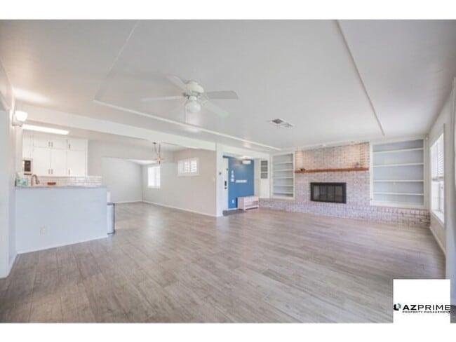 Photo - Experience Modern Living in this Exceptional 3/2 Phoenix House!