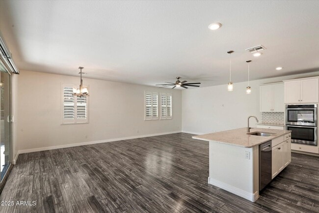 Photo - 203 E Roadrunner Dr