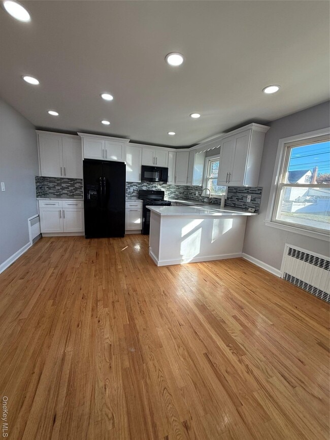 Photo - 301 Copiague Pl