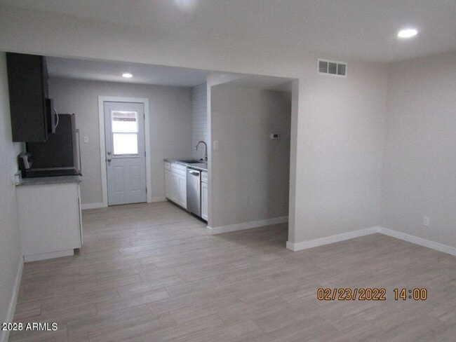 Photo - 4912 E Holly St Unit 3