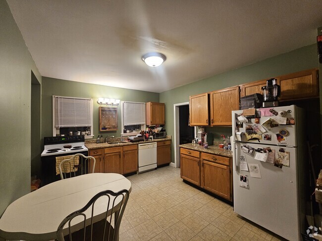 Kitchen - 256 S Whittlesey Ave Unit 1st Floor Rental