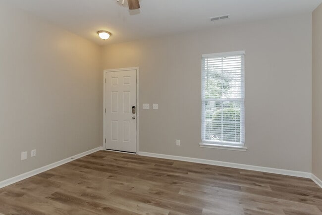 Photo - 7915 Baylis Dr