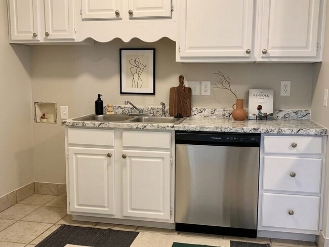 Photo - 3 bed, 1 bath in Colonial Acres near Quince and Colonial