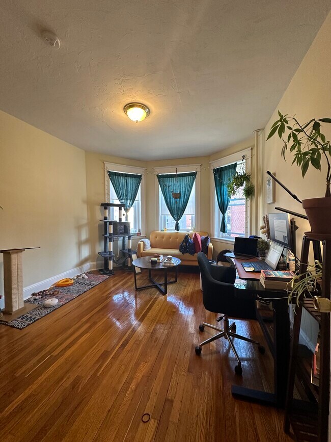 Building Photo - 64 Woodstock Ave Rental