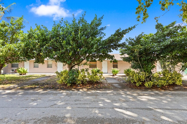 Building Photo - 804 NW 2nd Ave Unit D