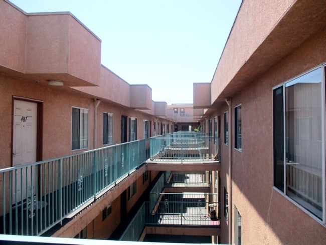 Photo - 13915 Oxnard St Unidad 213