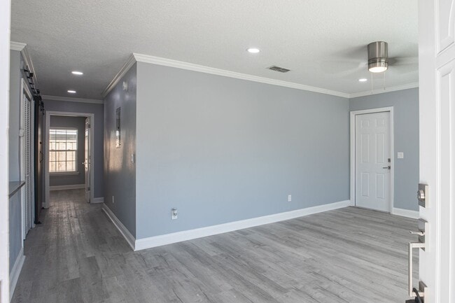 Photo - 185 Donner Rd