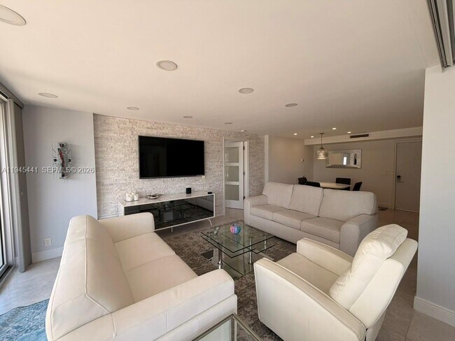 Building Photo - 531 N Ocean Blvd Unit 404
