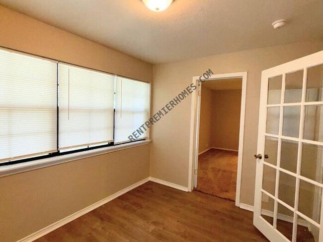 Photo - 200 Lochwood Cir
