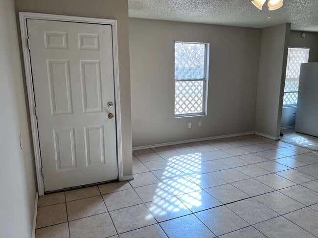 Photo - 2 Bedroom with Large Fenced Yard! Unit 2