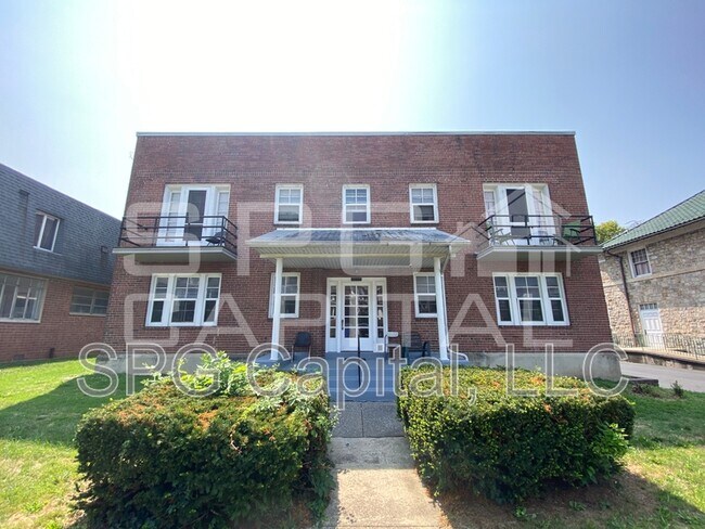 Building Photo - 2015 Market St Unit 6