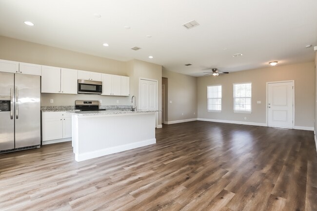 Photo - 708 Martin Ln