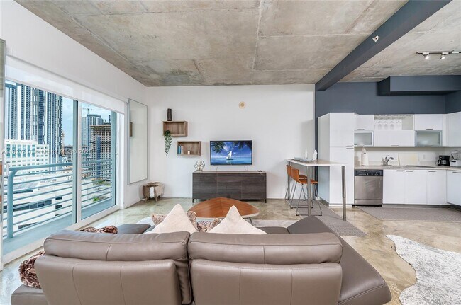 Photo - 234 NE 3rd St Unidad 1703 Rental