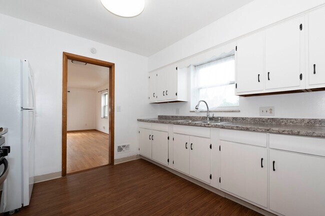 Photo - 3174 Sherbrooke Rd Unidad Lower