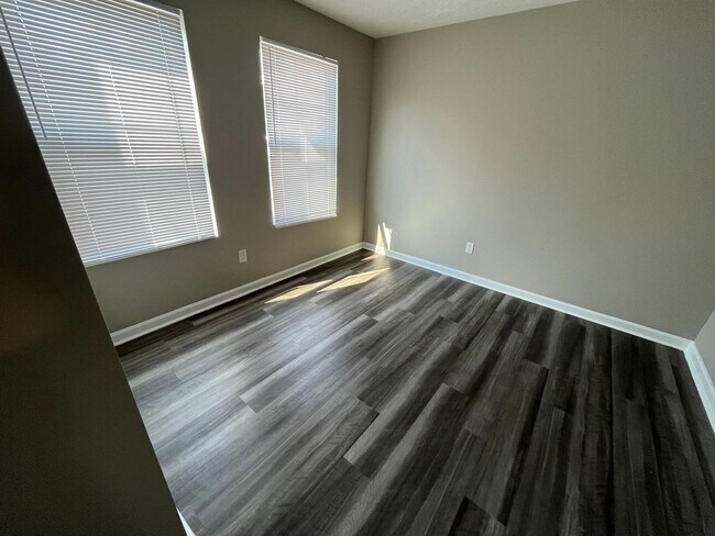 Photo - 468 W Kemper Rd