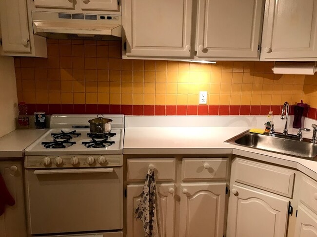 Building Photo - 71 Parkman St Unit B