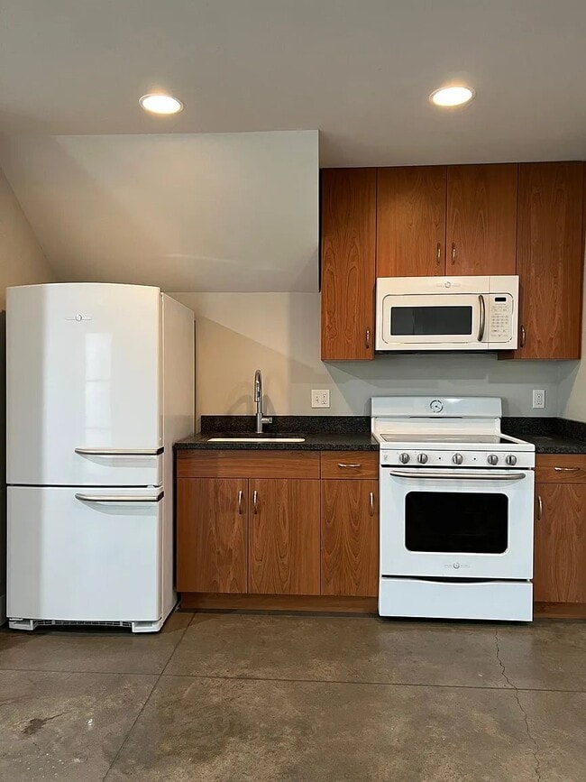 Photo - 8 1/2 E Beall St Unit 0.5