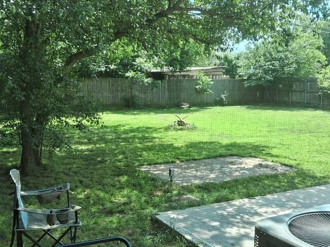 Building Photo - 207 Arnett Dr Unit 1 Bedroom Shared Bath