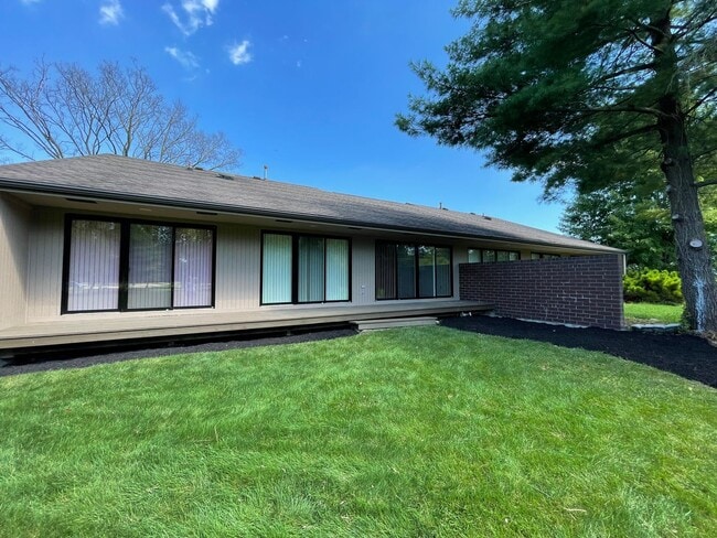 Building Photo - For Lease / Rent