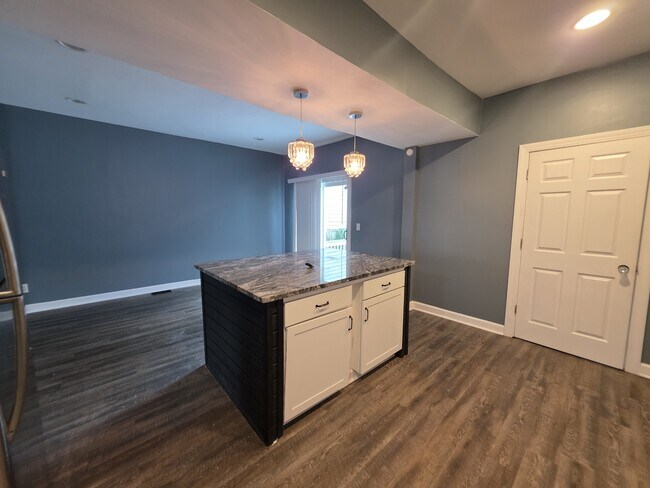 Photo - 297 Johnson St
