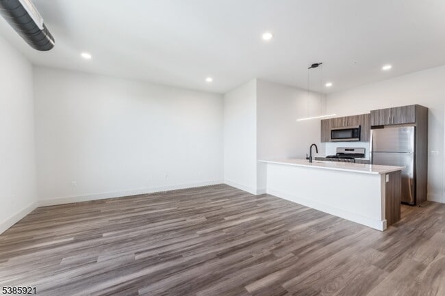 Building Photo - 55 Washington St Unit 2K Rental
