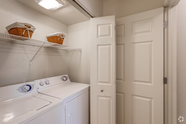 1BR, 1BA - 640 SF