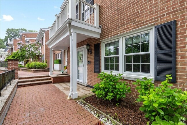 Building Photo - 1050 Boston Post Rd Rental